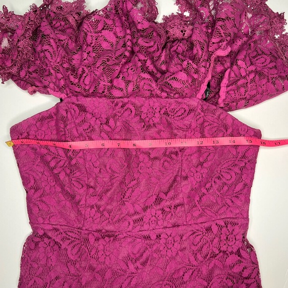 Lulu’s Jaclyn Magenta Lace off the shoulder midi crocheted dress lined size M - Picture 8 of 10